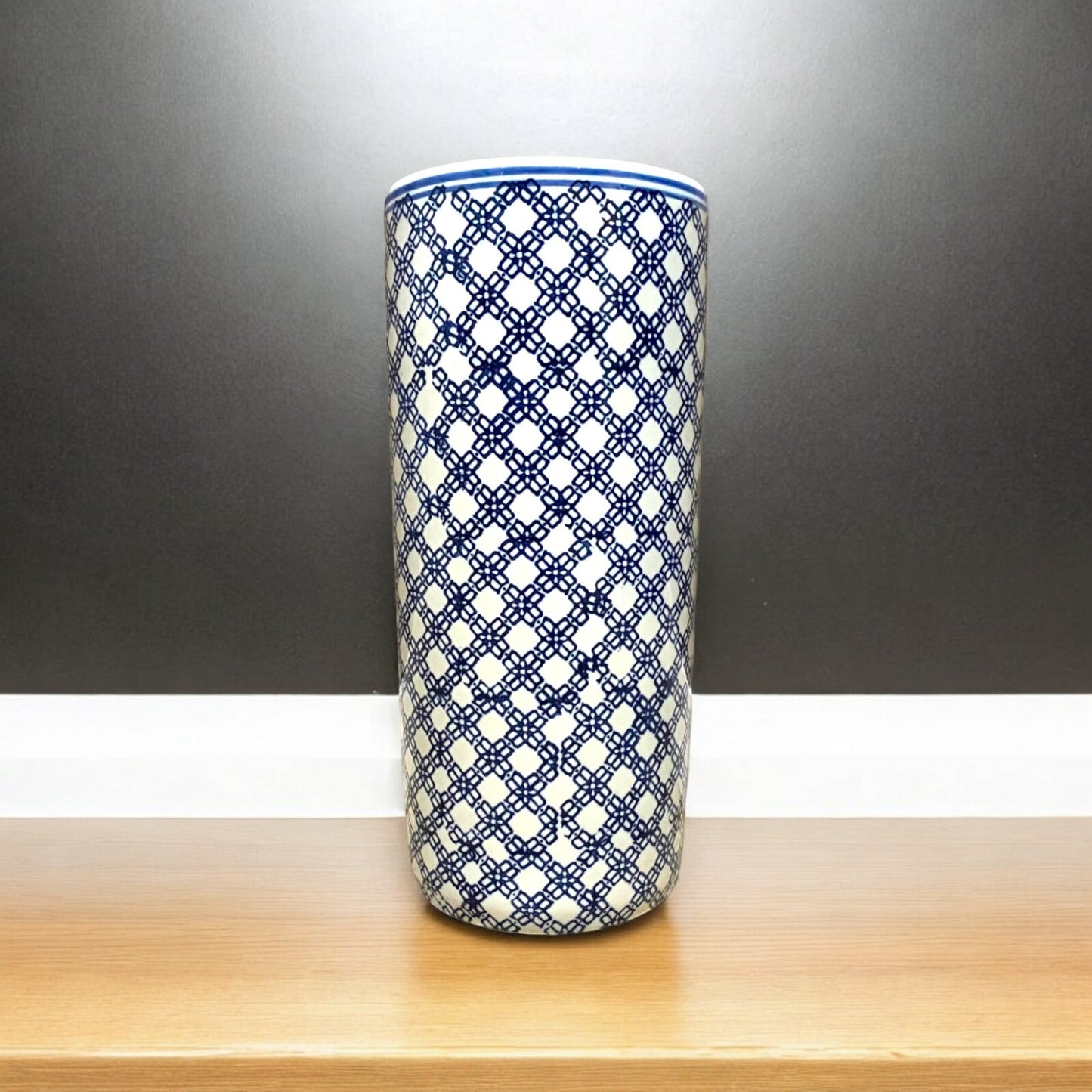 Classic Ceramic Blue & White Umbrella Design round Stand for Office, Home Decor