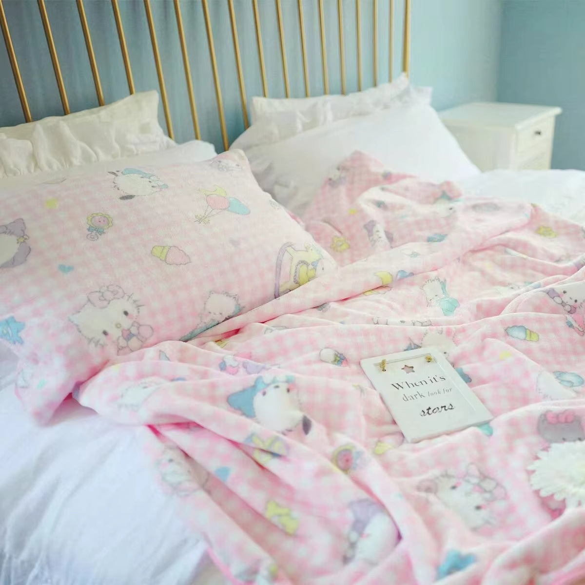 Cute Pink Cat Flannel Blanket Japanese Style Plush Throw