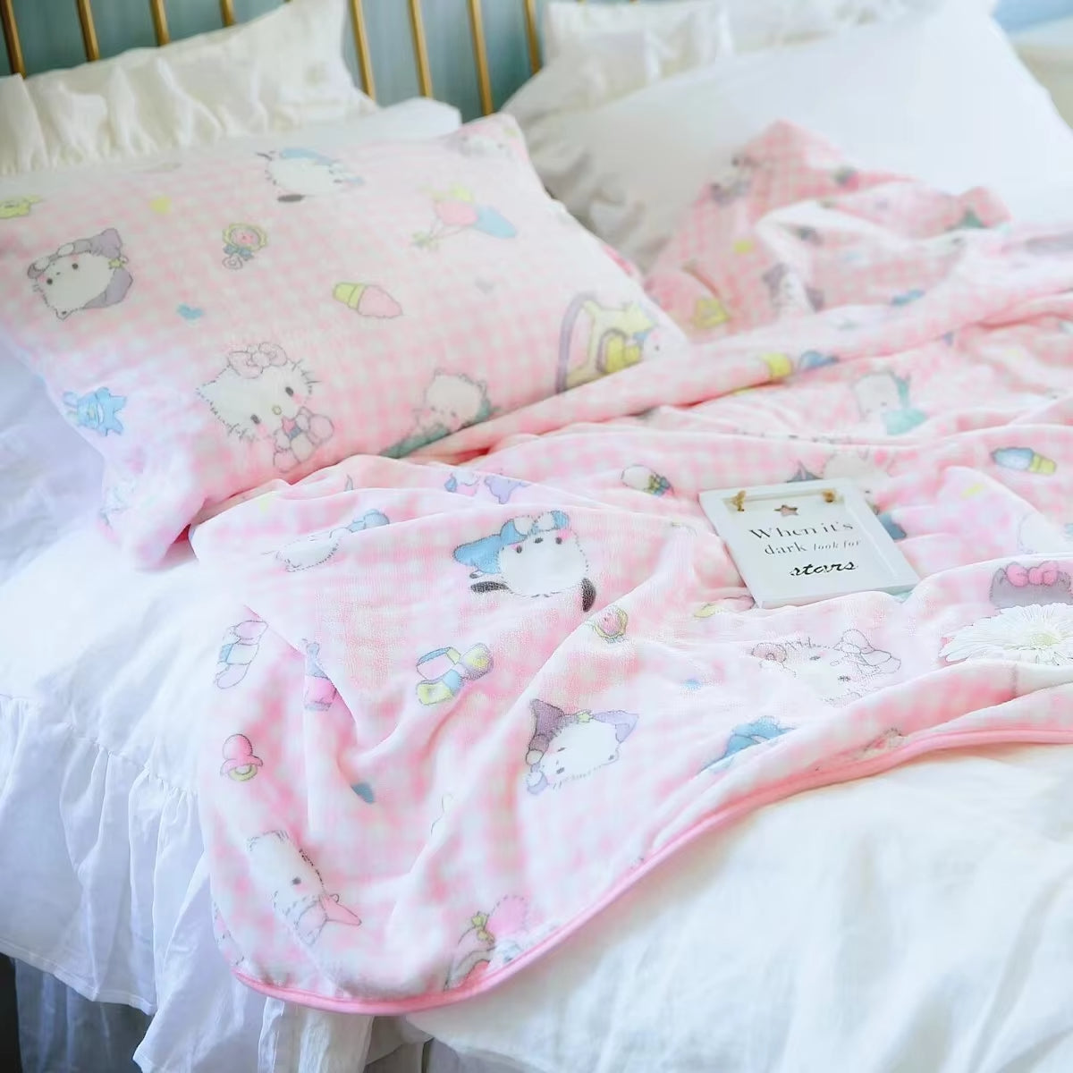 Cute Pink Cat Flannel Blanket Japanese Style Plush Throw
