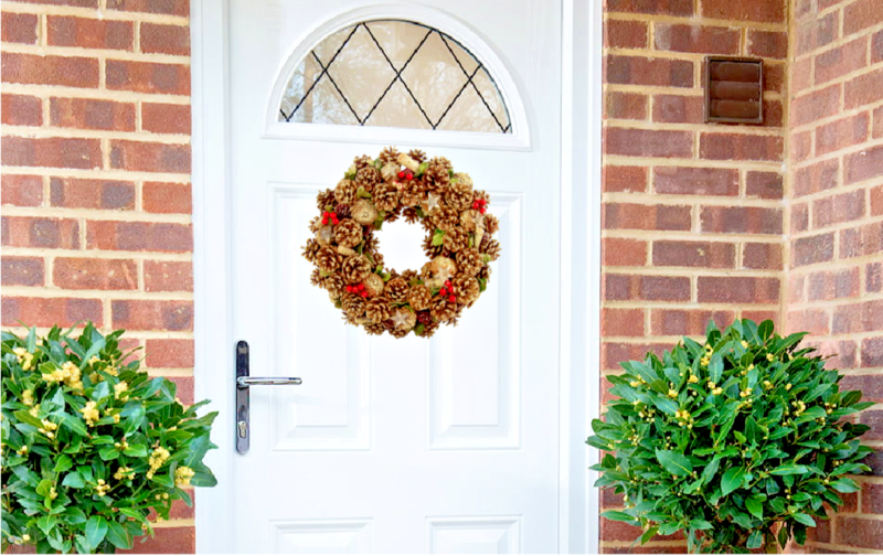Large Traditional Pine Cones Christmas Door Wreath