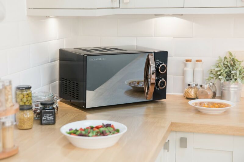 Russell Hobbs Microwave Rose Gold 17L 700w 5 Power levels