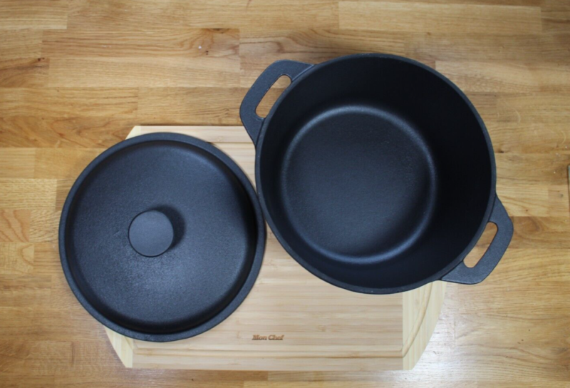 5.3L Cast Iron Casserole Dish Pot with Lid