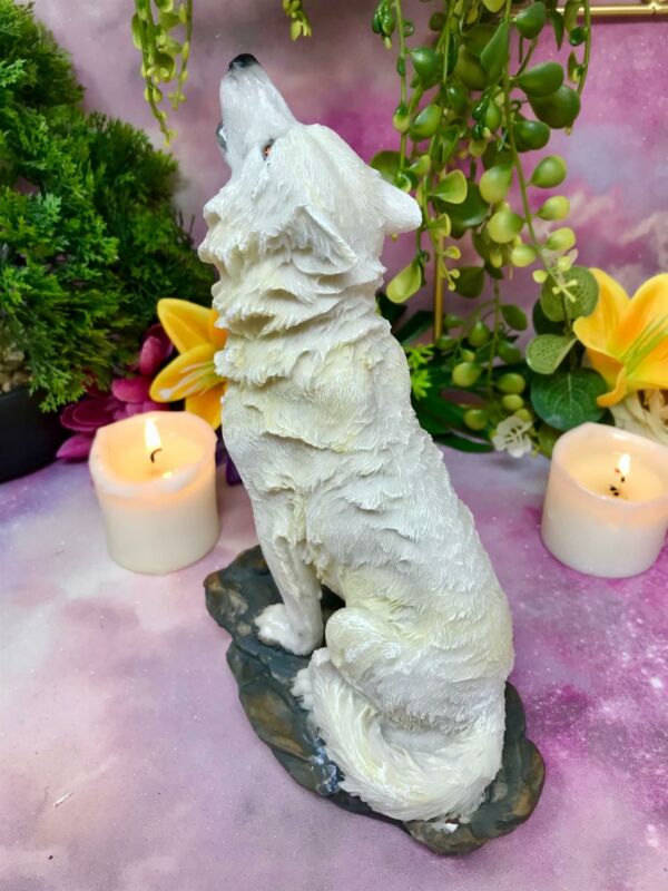 Novelty Howling Wolf Figurine Statue Ornament
